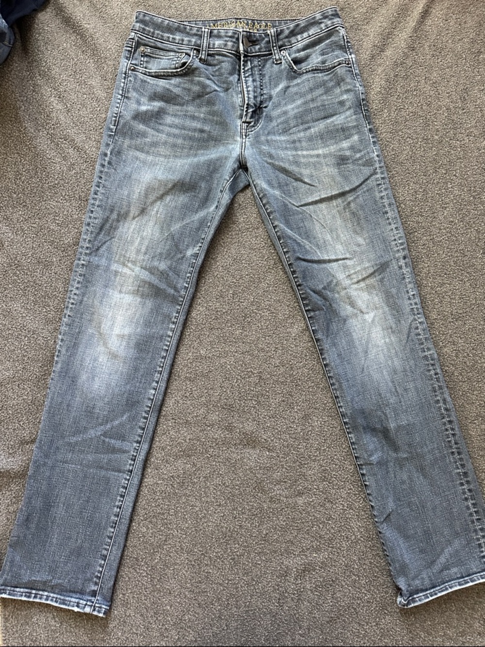 American Eagle Outfitters Men's Original Straight Faded Blue Jeans; 31/34